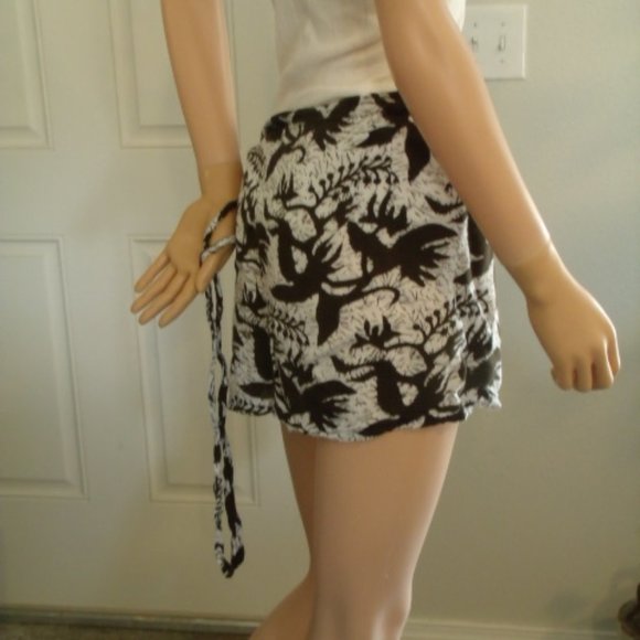 Beach Worn - Adorable Mini Sarong - Picture 4 of 4